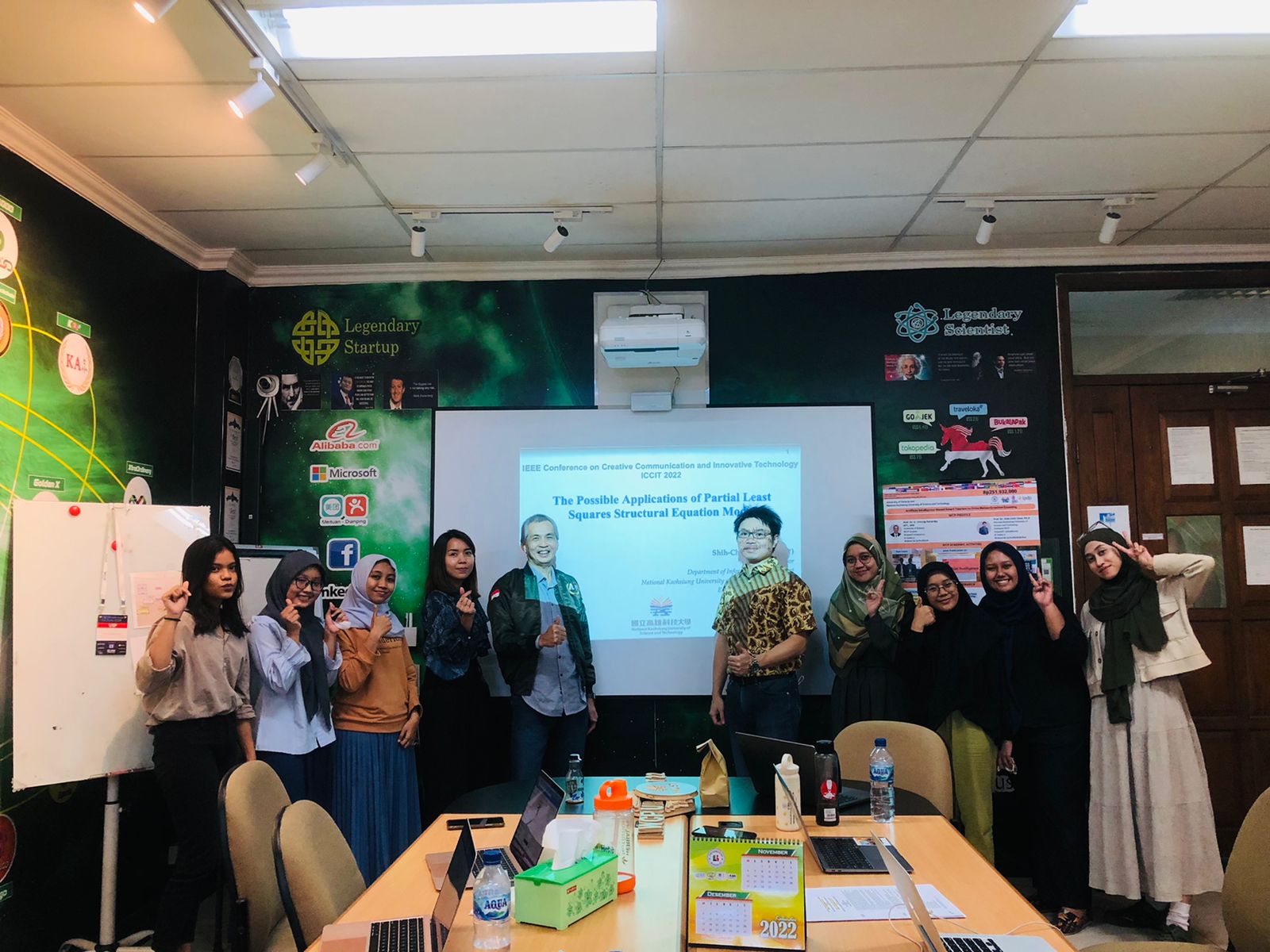 Bersama Prof Chen.jpg